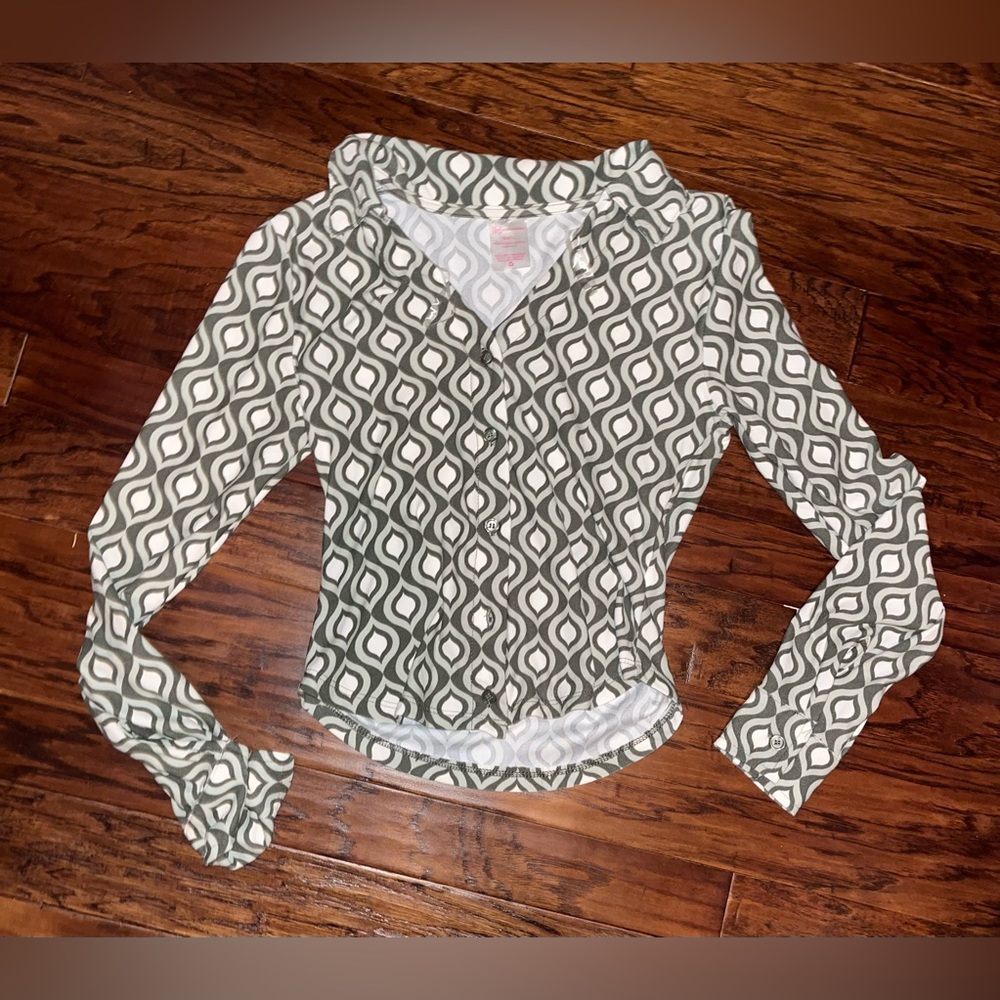 No boundaries button up